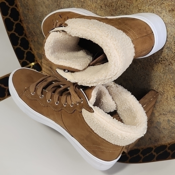 Marc Fisher NWOT Dapyr Womens Faux Suede High Top Casual Fashion‎ Sneakers - Picture 5 of 8